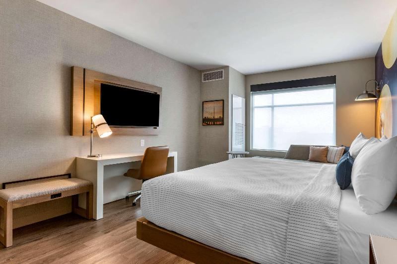 اتاق استاندارد با تخت بزرگ برای معلولان, Cambria Hotel Austin Airport