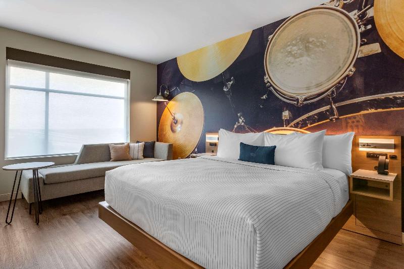 اتاق استاندارد با تخت بزرگ, Cambria Hotel Austin Airport