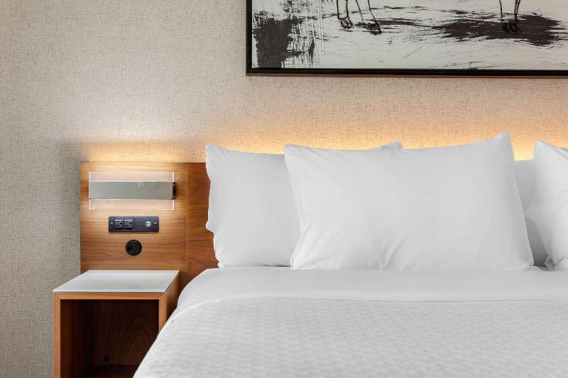 اتاق استاندارد با تخت بزرگ, Cambria Hotel Austin Airport