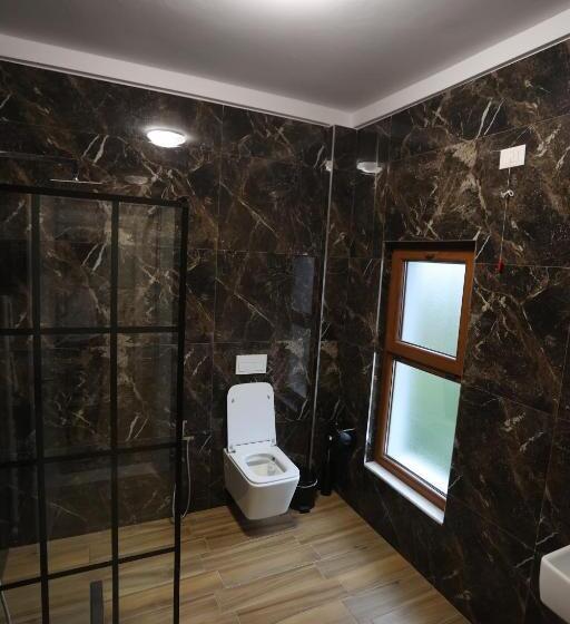 חדר סטנדרט עם מרפסת, House Of Horses Shtepia E Kuajve