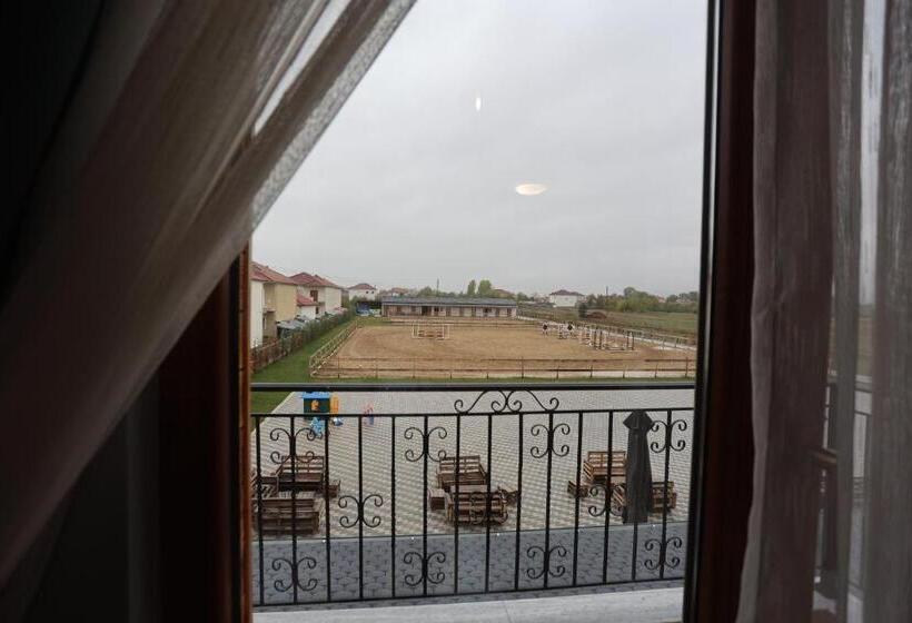 חדר סטנדרט עם מרפסת, House Of Horses Shtepia E Kuajve