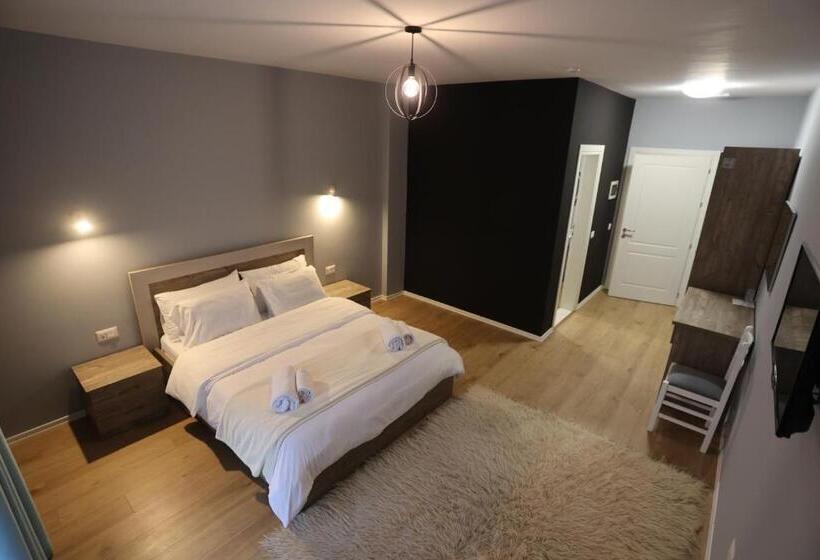 חדר סטנדרט עם מרפסת, House Of Horses Shtepia E Kuajve