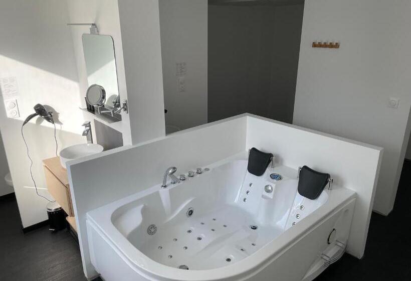 带按摩浴盆的套房, Hôtel & Spa Du Tremplin