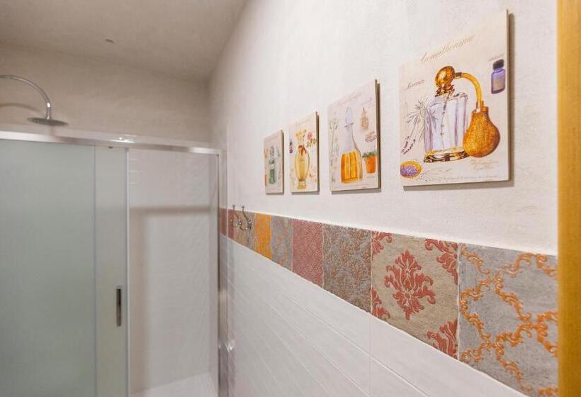 컴포트 트리플 룸, Palazzo Badiale History&rooms