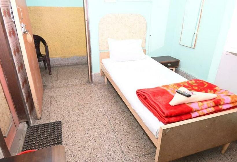 اتاق اکونومی یک تخته, Rajkumar