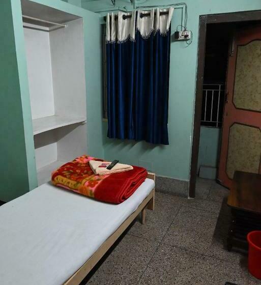 اتاق اکونومی یک تخته, Rajkumar