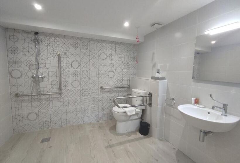 اتاق استاندارد با تخت بزرگ برای معلولان, The G Hotel By Jl