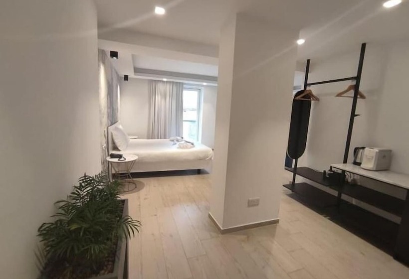 اتاق استاندارد با تخت بزرگ برای معلولان, The G Hotel By Jl