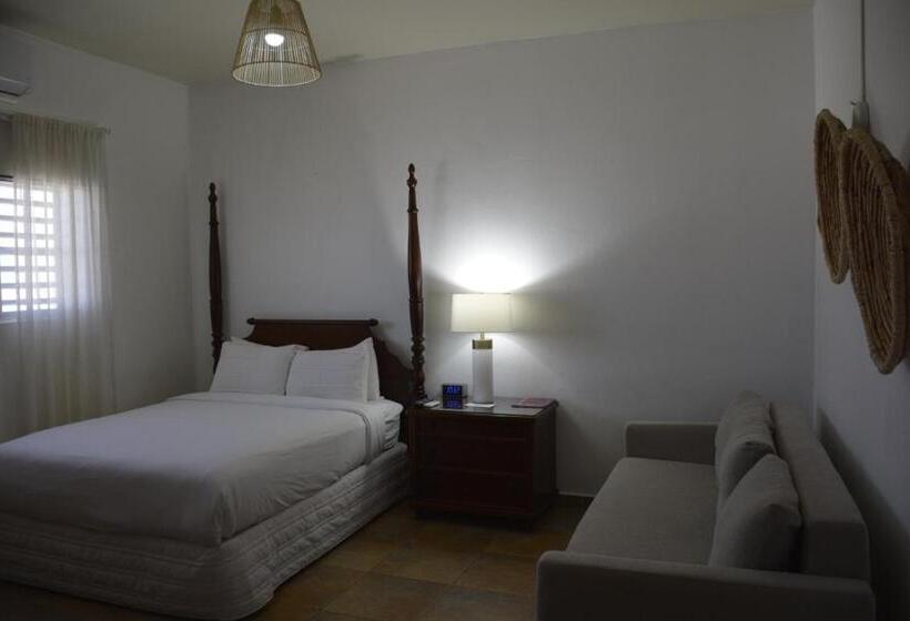 سوییت جونیور, Turtle Bay Inn