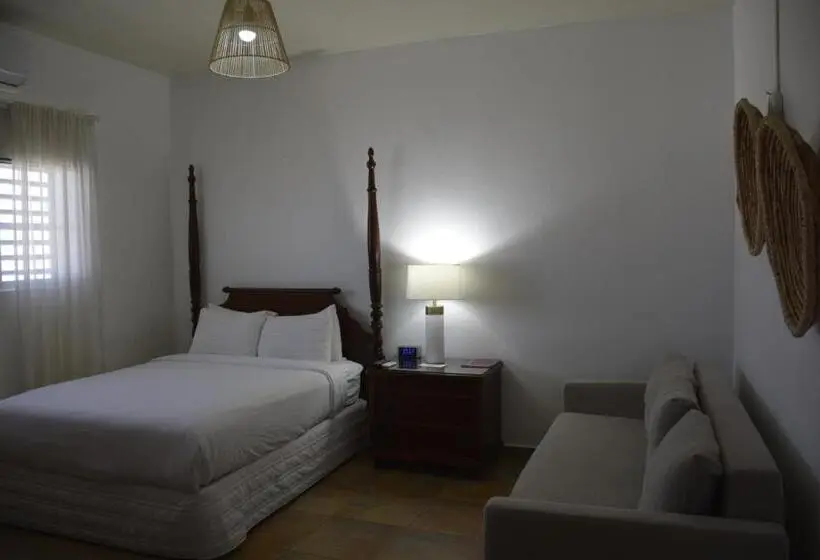 سوییت جونیور, Turtle Bay Inn