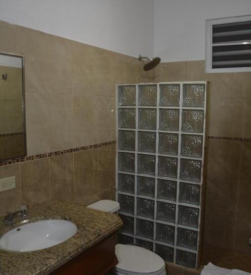 سوییت جونیور, Turtle Bay Inn