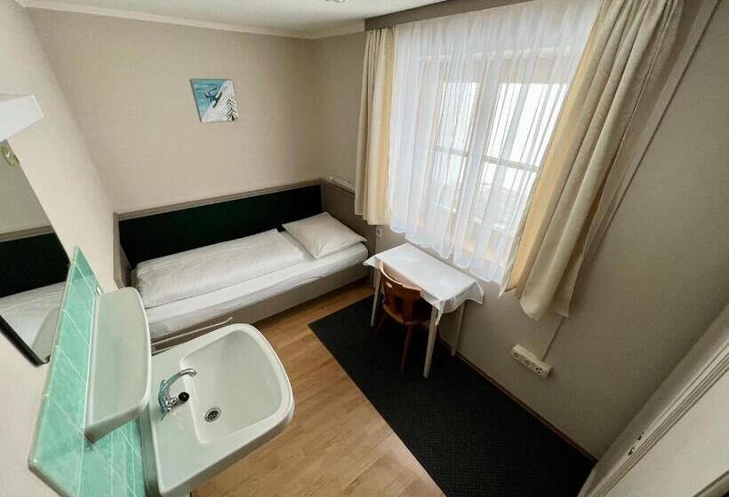 اتاق استاندارد یک تخته با سرویس بهداشتی مشترک, Lech Hostel