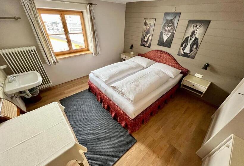 Standardzimmer Geteiltes Bad, Lech Hostel