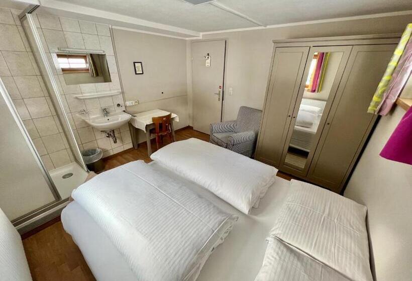 Standardzimmer Geteiltes Bad, Lech Hostel