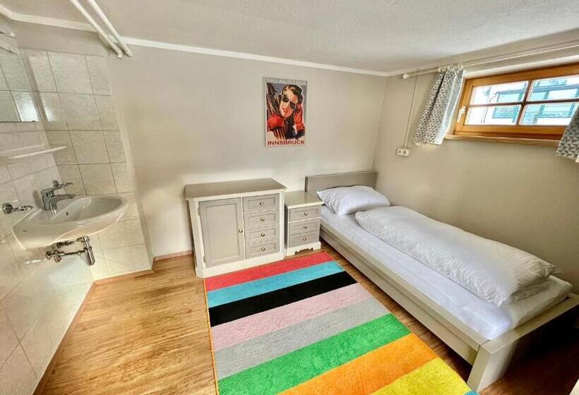 Standard 3 Bett Zimmer Geteiltes Bad, Lech Hostel