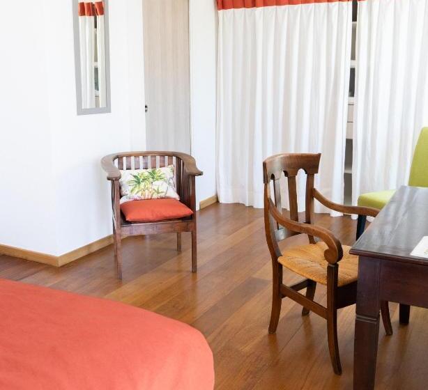 اتاق استاندارد با چشمانداز استخر, Escapade Bellepierre