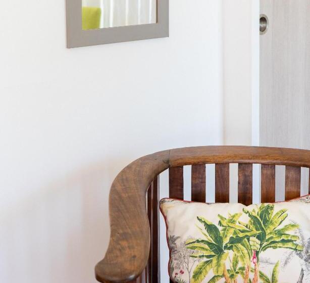 اتاق استاندارد با چشمانداز استخر, Escapade Bellepierre