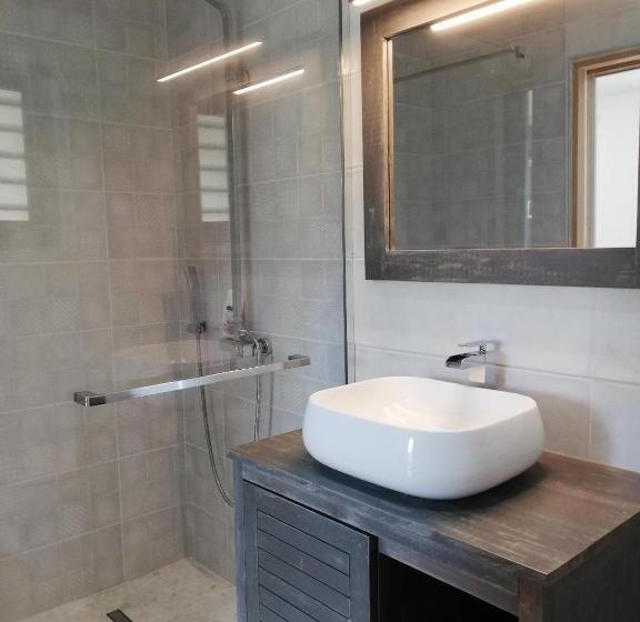 اتاق استاندارد با چشمانداز استخر, Escapade Bellepierre