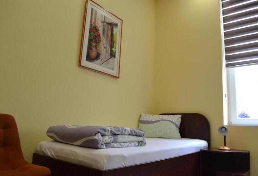 اتاق لوکس سه تخته, Sobe šponga