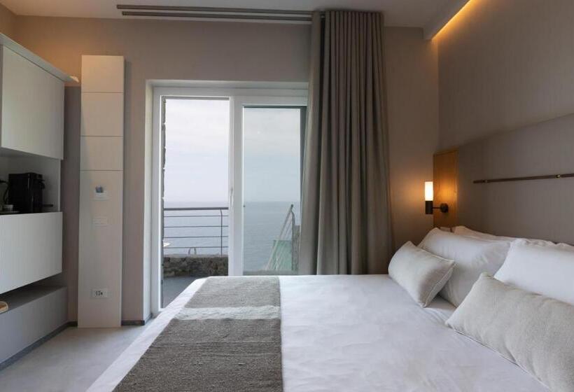 اتاق استاندارد با وان آب گرم, The Sunset Line