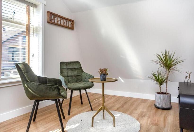 اتاق لوکس, B&b De Mansarde