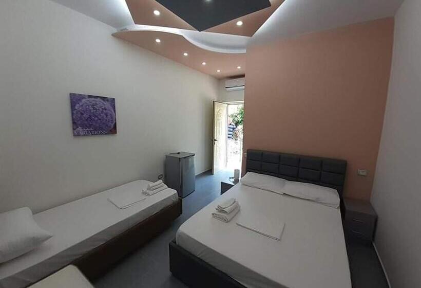 اتاق استاندارد سه نفره, Bluflest