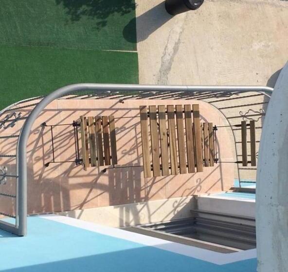 اتاق استاندارد چهارنفره با بالکن, Bluflest