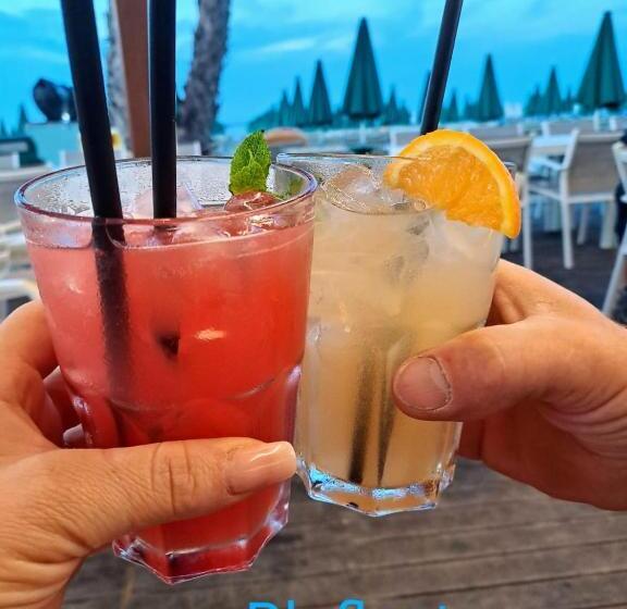 اتاق استاندارد با بالکن و چشمانداز دریا, Bluflest