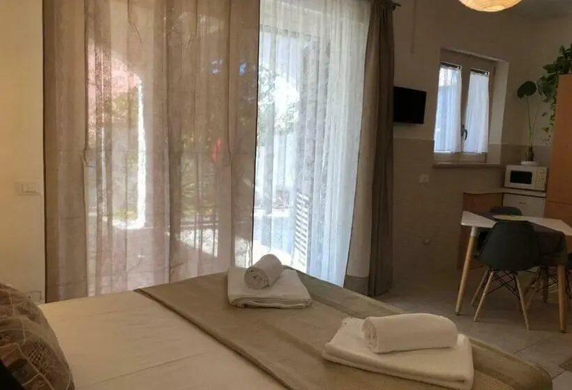 Estudi Deluxe, Odegos