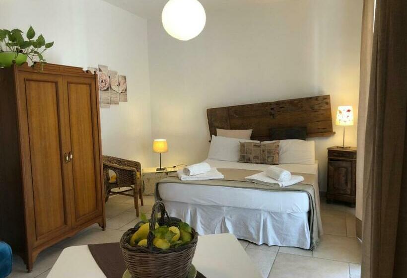 Deluxe Studio, Odegos