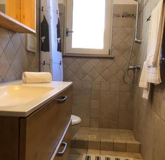 Deluxe Studio, Odegos