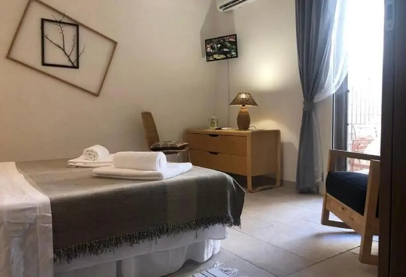 Suite Familiar, Odegos