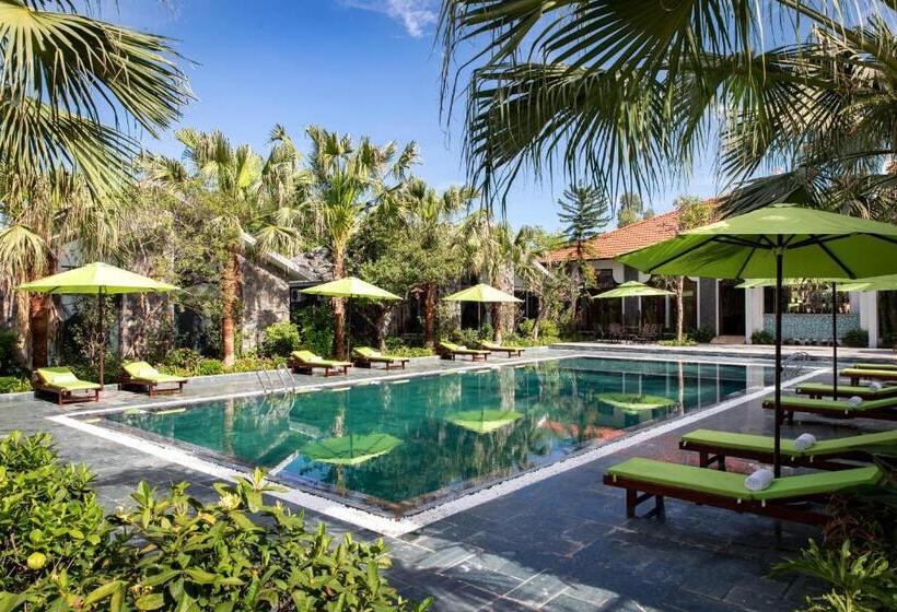 اتاق استاندارد با چشم‌انداز استخر, Bai Dinh Riverside Resort & Spa
