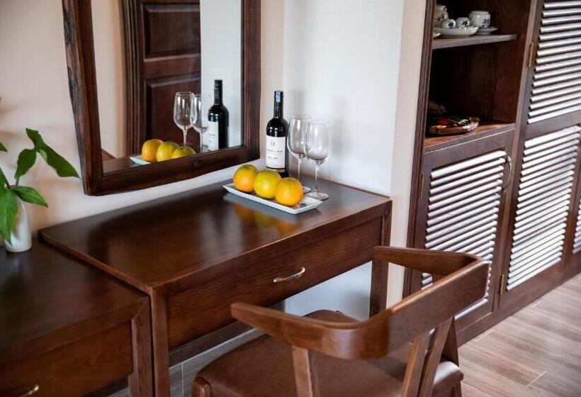 اتاق استاندارد با چشمانداز استخر, Bai Dinh Riverside Resort & Spa