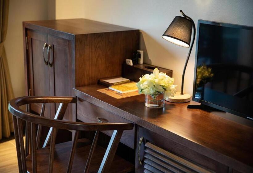 اتاق استاندارد با چشمانداز استخر, Bai Dinh Riverside Resort & Spa