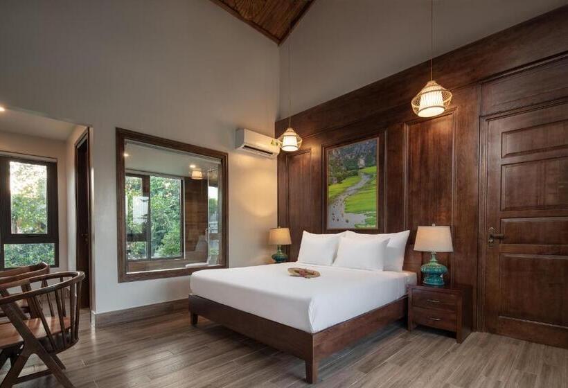 اتاق استاندارد با چشم‌انداز استخر, Bai Dinh Riverside Resort & Spa