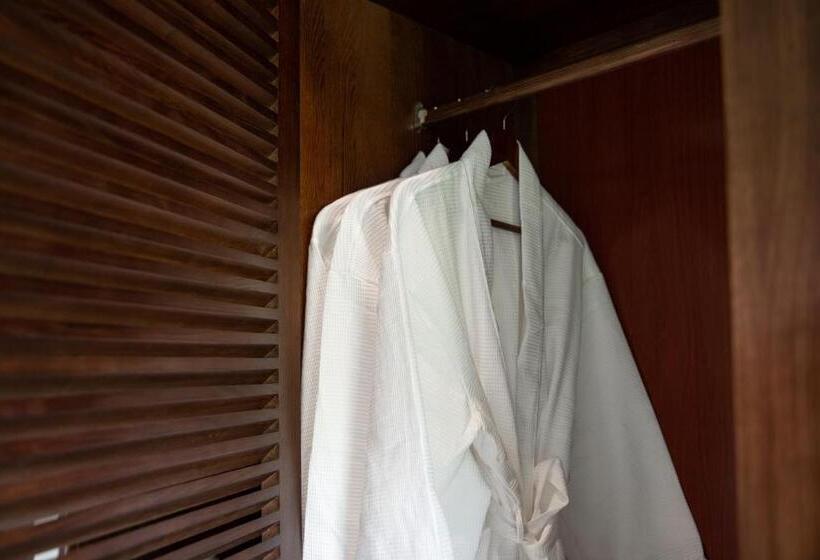 اتاق لوکس خانوادگی, Bai Dinh Riverside Resort & Spa