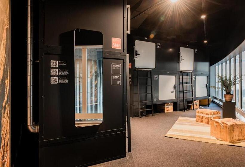 Capsule, Capsule Hotel   Alpine Garden Zurich Airport