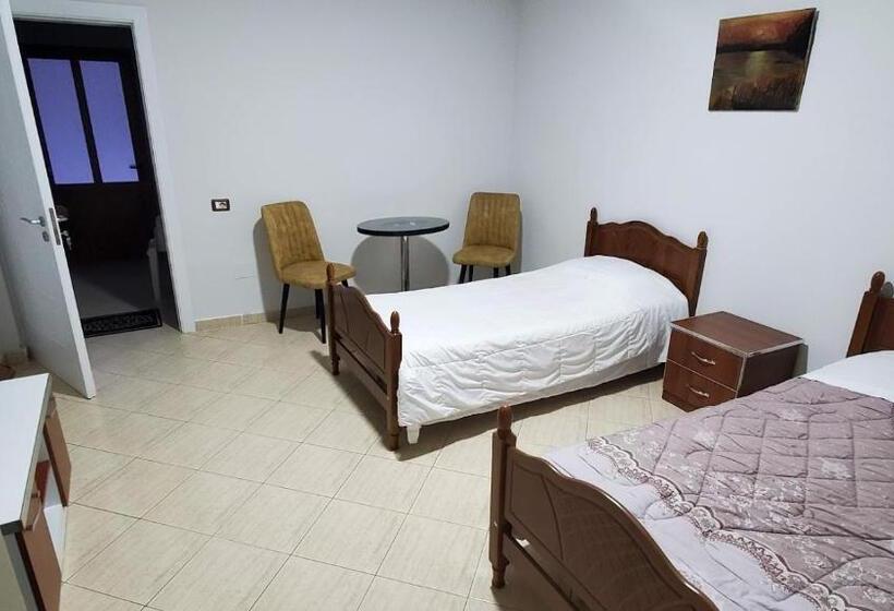 经济型三人房间, Chicago