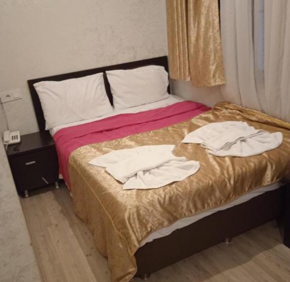 スタンダードトリプルルーム, Golden Horn Life