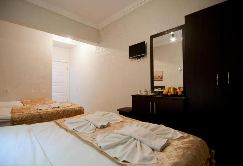اتاق استاندارد سه نفره, Golden Horn Life