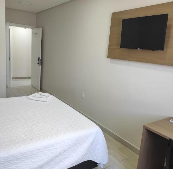 חדר דלוקס, Serrano