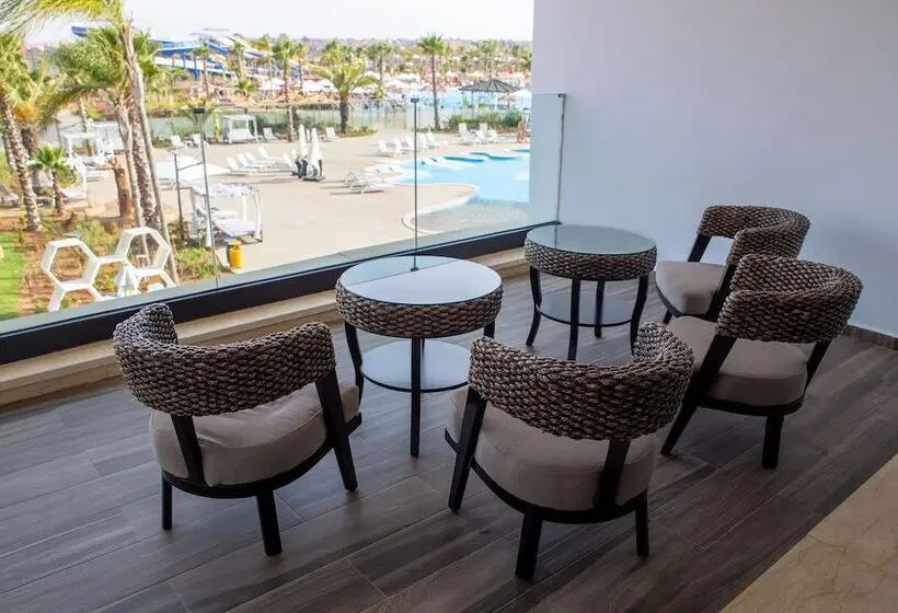 سوییت اجرایی, Waves Aqua Resort
