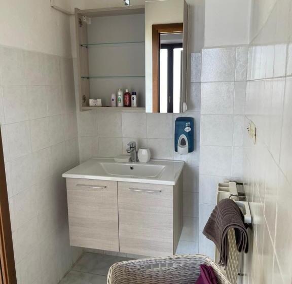 חדר סטנדרט יחיד מותאם לאדם עם מוגבלויות, Camere Villa Lunardini