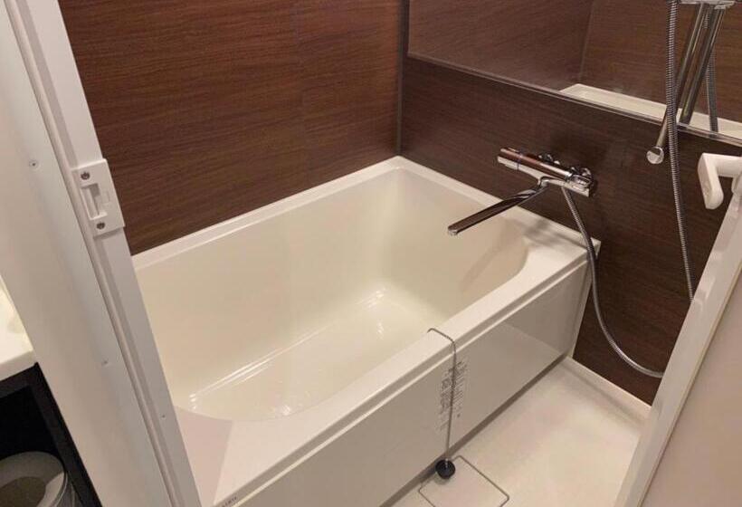 스탠다드 룸, Three