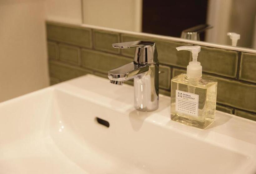 스탠다드 룸, Three