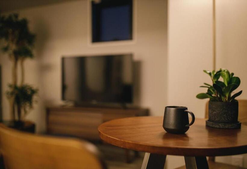 스탠다드 룸, Three