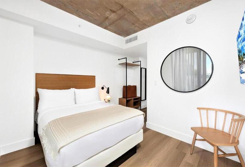 Basic Oda, Upsun Hotel & Social Club