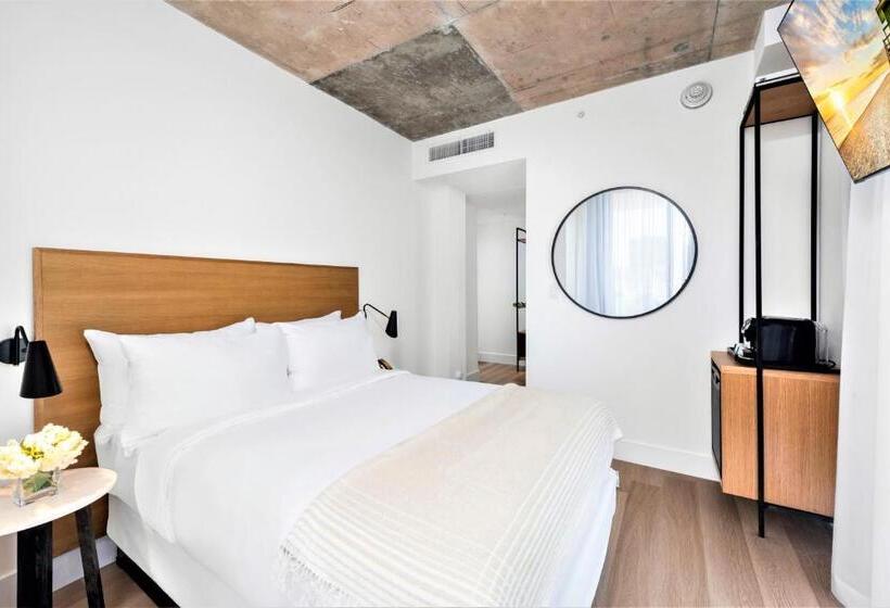 Basic Oda, Upsun Hotel & Social Club