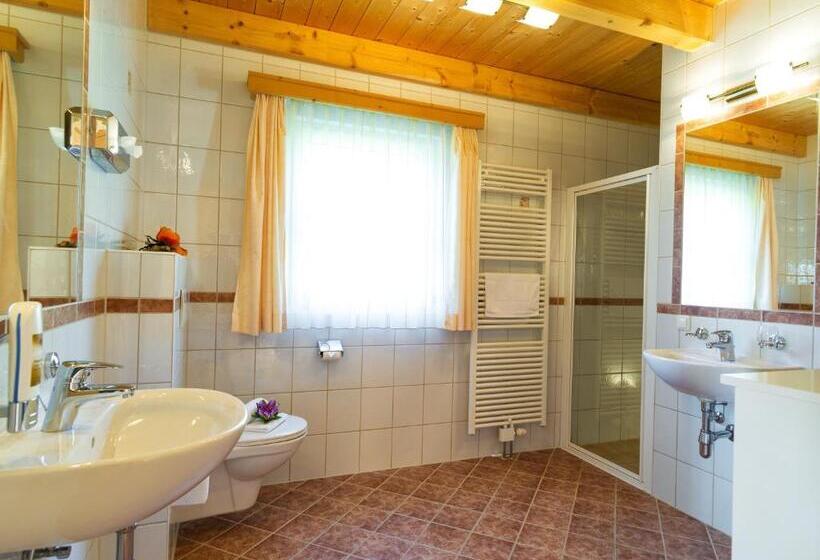 شقة 3 غرف, Alpenparks Hagan Lodge Altaussee